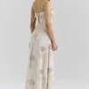 Seren Vanilla Maxi-jurk met geborduurde, handgeknoopte bloemen