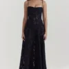 Seren zwarte maxi-jurk met bloemenprint en kanten rug