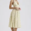 Solada ivoorkleurige vintage halterjurk met bloemenprint van georgette
