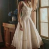 Solana witte katoenen midi-zomerjurk met getailleerde taille