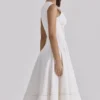 Solana witte katoenen midi-zomerjurk met getailleerde taille