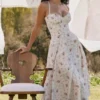 Steffani witte stretch katoenen midi-zomerjurk met rozenprint