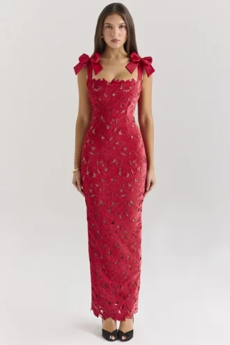 Tiff Holly rode fluwelen maxi-jurk met kant