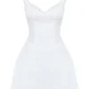 Tilly witte mini-jurk met plooitjes