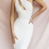 Valentina ivoorkleurige midi-jurk met asymmetrische uitsnijding