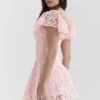 Verity Perfectly Pink mini-jurk met bloemenkant