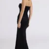 Vienne zwarte fluwelen maxi-avondjurk met diep decolleté – Limited Edition