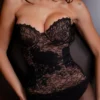 Yara Zwarte kanten strapless korsetten-top