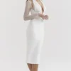 Yasmin witte midi-jurk met diep decolleté