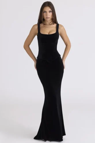 Yasmina zwarte fluwelen maxi-jurk met zandloperfiguur – Limited Edition