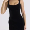 Yasmina zwarte fluwelen maxi-jurk met zandloperfiguur – Limited Edition