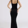 Yasmina zwarte fluwelen maxi-jurk met zandloperfiguur – Limited Edition