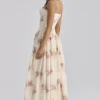 Ysabella ivoorkleurige katoenen midi-zomerjurk met vintage rozenprint